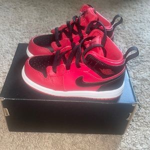 Jordan 1 Mid
